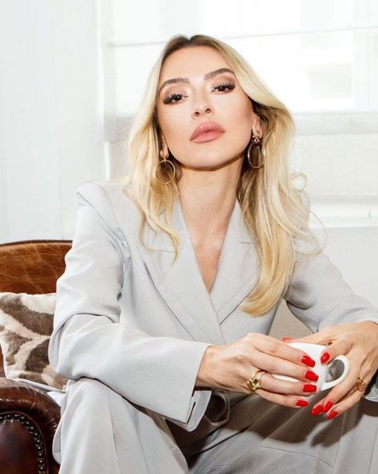 Bir kriz daha... Önce gömdü, sonra övdü! Bülent Ersoy'dan Hadise'ye iltifat yağmuru... - Resim: 2