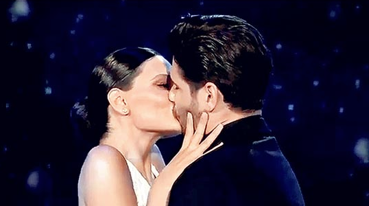 Canlı yayında büyük sürpriz! Öpücük yağmuruna tuttu - Resim: 3