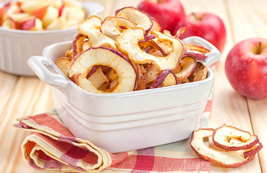 TV izlerken sağlıklı bir atıştırmalık arayanlara elma cipsi tarifi! - Resim: 1