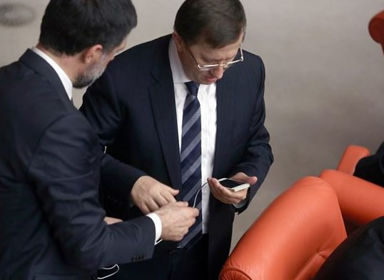 AK Parti sırasında 'Hoşgeldin Torinolu' yazısı - Resim: 4