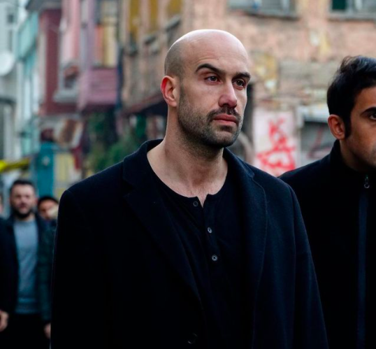 Çağrı Atakan kimdir aslen nereli hangi dizilerde oynadı? Survivor Çağrı sevgilisi kim? - Resim: 1