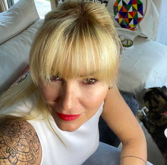 Pınar Altuğ'dan kocan jigolo mu diyen takipçiye efsane ayar! - Resim: 1