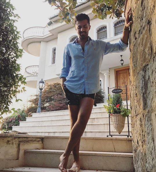 Fahriye Evcen'in gelinliği hakkında modacısı sonunda konuştu! - Resim: 2