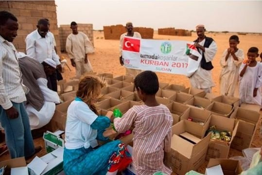 Gamze Özçelik, Müslüman katliamı için dünyaya seslendi  - Resim: 3