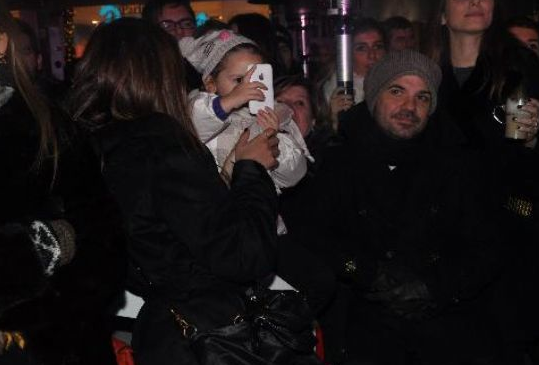 Minik Arya babasını sahnede izledi - Resim: 4