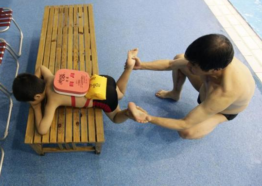 Çinli çocuklar yüzmeyi böyle öğreniyor - Resim: 3