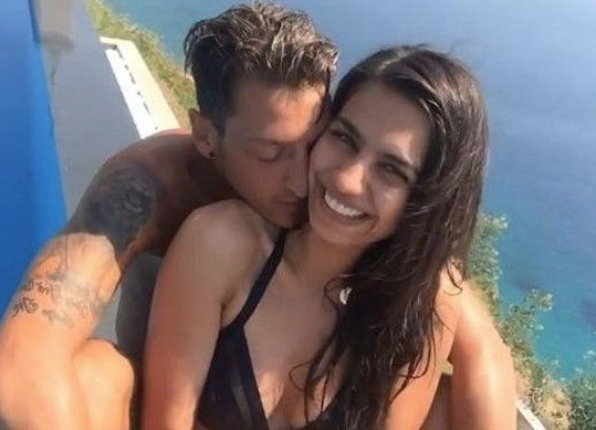 Mesut'la Amine evlilik yolunda hızla ilerliyor - Resim: 3
