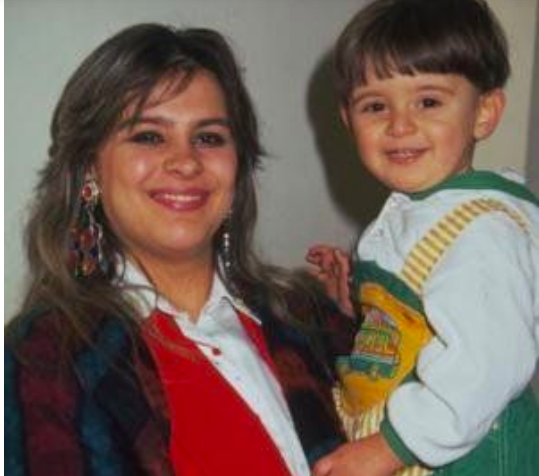 Emrah'ın oğlu Tayfun Erdoğan'ın annesi Ebru Çolak kimdir yaşı kaç? - Resim: 2