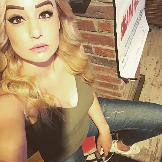 Güzelliğiyle büyüleyen kasiyer müşterileri fena dolandırdı - Resim: 3