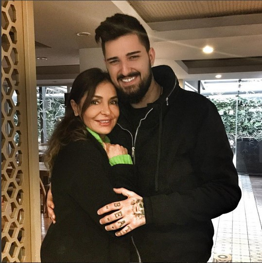 'Ne kadar terbiyeli bir evlat yetiştirmişsin bee' - Resim: 3