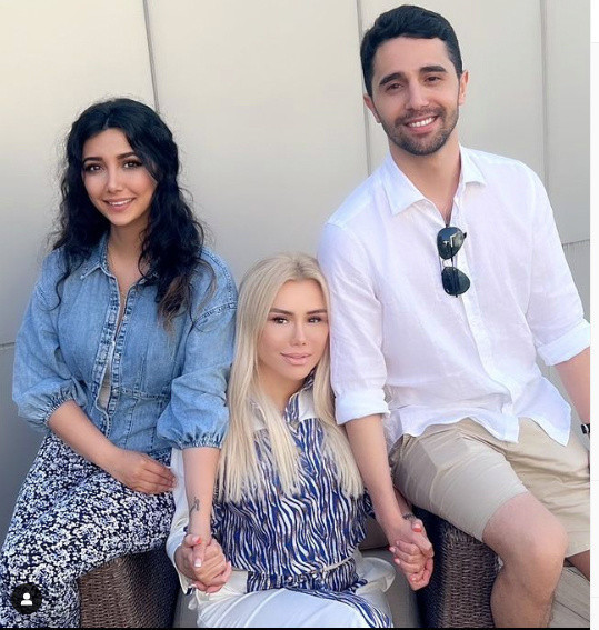 Mini şort giydi göğsünü açtı Ceylan yine bildiğiniz gibi! Estetikten tanınmıyordu bir de son haline bakın - Resim: 1