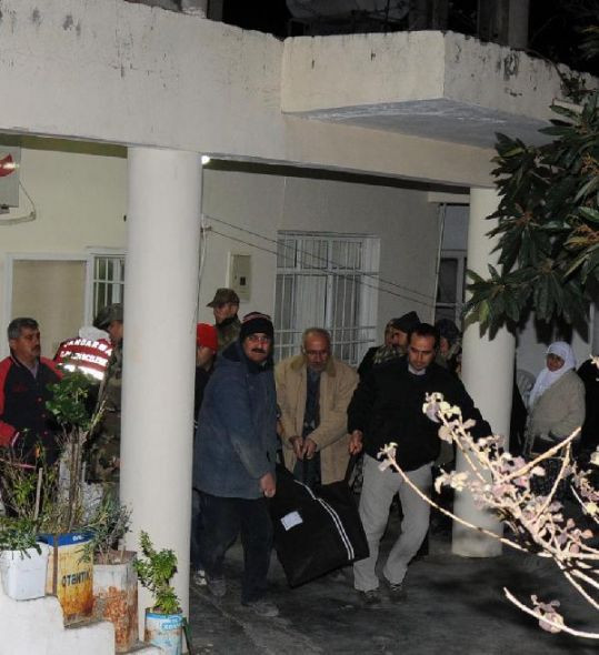 1'i hamile 3 kişi zehirlenerek öldü! - Resim: 3