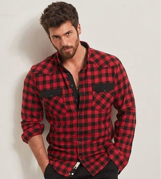 Can Yaman'ın hayatı kitap oldu fiyatı 'Yok artık' dedirtti ilgi ise çok fazla - Resim: 2