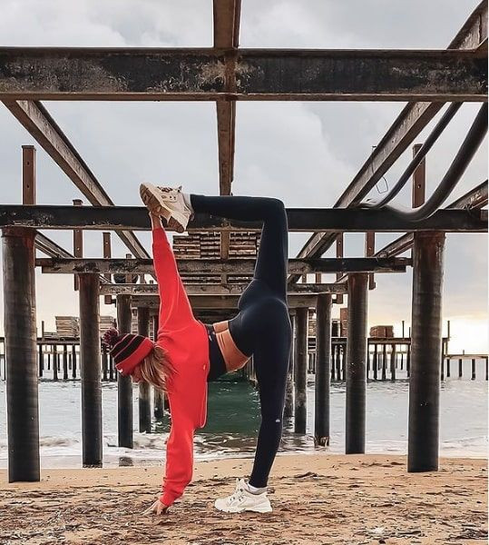 Oyunculuğu bırakıp yoga eğitmeni olan Zeynep Tokuş pozlarıyla şaşırtıyor - Resim: 4