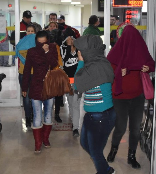 Kartvizitli fuhuş 15 kadına suçüstü! - Resim: 1