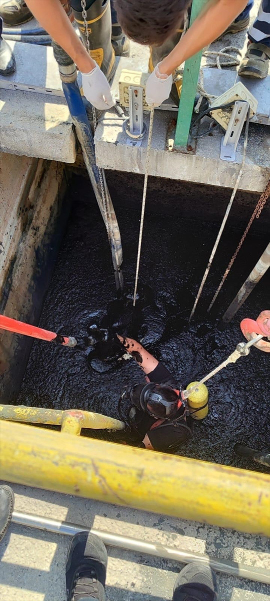 Adana'da 2 işçi kimyasal atık havuzuna düştü: 1 ölü - Resim: 0