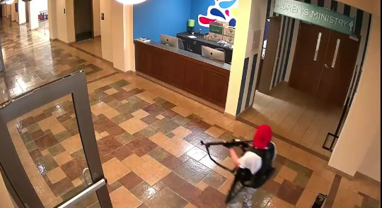 ABD'de mezun olduğu okula silahla saldıran kadın 3'ü çocuk 6 kişiyi öldürdü! - Resim: 1