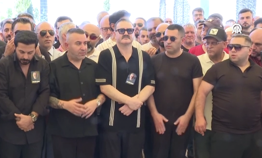 Aydemir Akbaş'ın cenazesinde kaos! Şafak Sezer isyan etti: "Hayatımda böyle rezillik görmedim" - Resim: 3