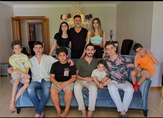 İzzet Yıldızhan kaç çocuğu var kızları ve oğulları kimdir? - Resim: 0