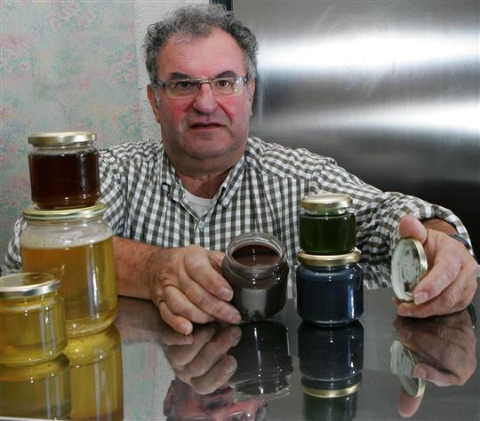 Arılar mavi ve yeşil bal yaptı - Resim: 2