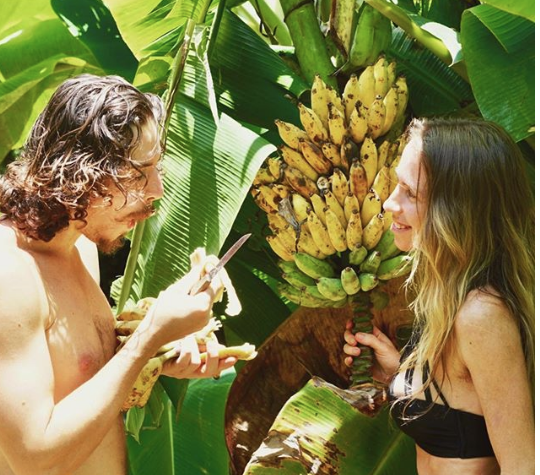 Bir sabah uyandı sevgilisini alıp ormana taşındı!  - Resim: 1