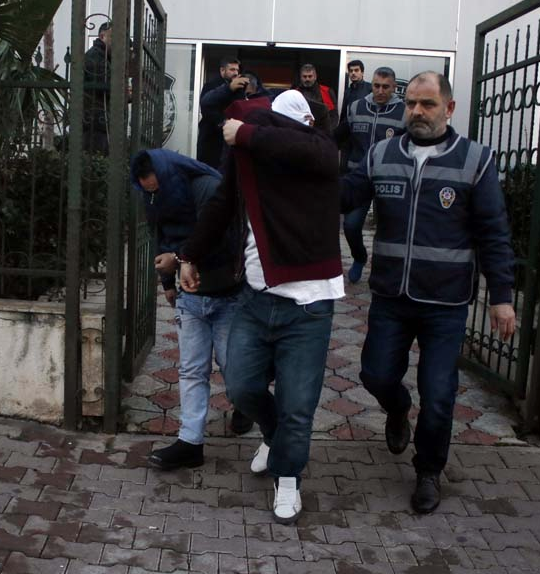 Fuhuş çetesine operasyon! Aralarında kamu görevlileri de var - Resim: 4