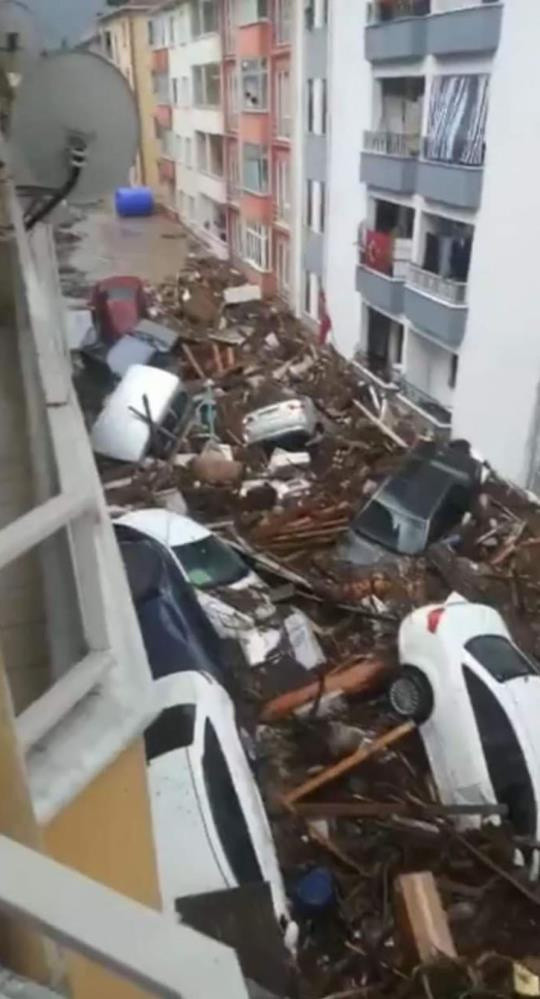 Kastamonu'da HES patladı Bozkurt ilçesi sular altında! 1 kişi hayatını kaybetti - Resim: 0