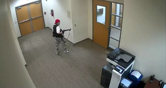 ABD'de mezun olduğu okula silahla saldıran kadın 3'ü çocuk 6 kişiyi öldürdü! - Resim: 2