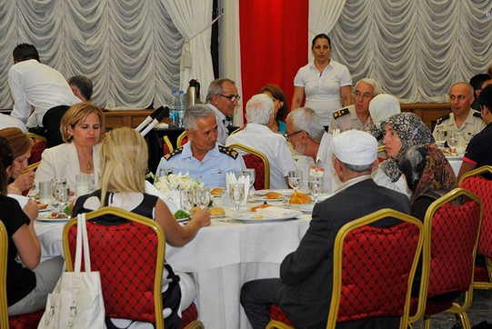 Necdet Özel'den şehit ailelerine iftar - Resim: 3