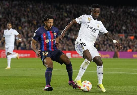 Real Madrid kupada Barcelona'yı dağıttı! Benzema hat-trick yaptı - Resim: 1