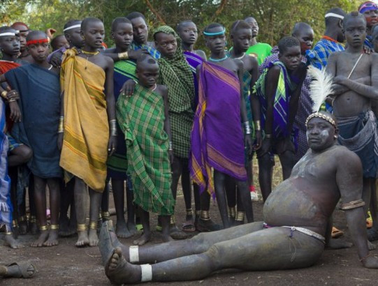 En ilkel kabile! 6 ay boyunca inek sütüyle beslenip... - Resim: 1