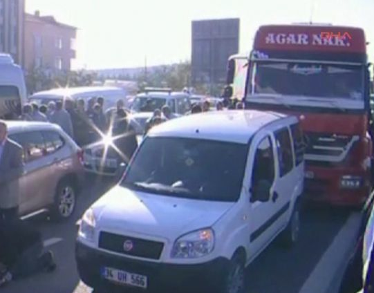 Tem otoyolunda feci kaza - Resim: 2