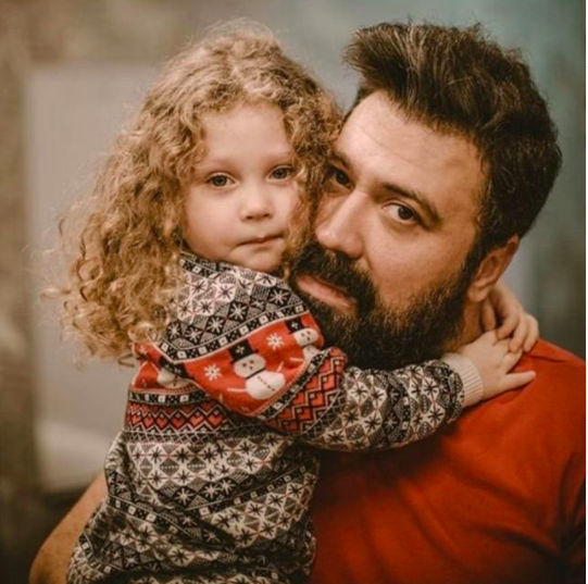 Bülent Emrah Parlak nereli yaşı kaç eşi Burcu Gönder ifşa etti - Resim: 1