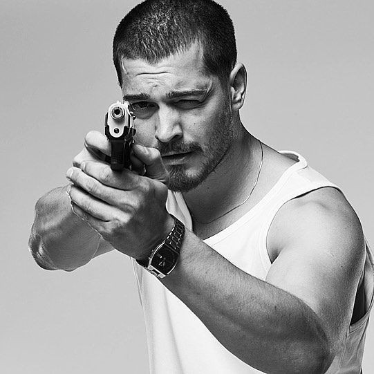 BluTV Çağatay Ulusoy'un yeni dizisini açıkladı! Herkesi ters köşe yapacak proje - Resim: 3