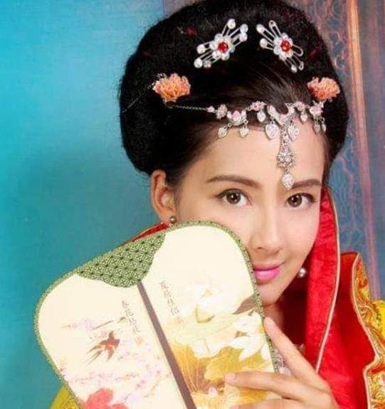 İskoçyalı hemşire Hong Kong güzellik kraliçesi seçildi babası ikna etmiş - Resim: 4