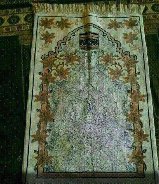 Namaz kılarken dikkat seccadelerin üzerindeki gizli tehlike - Resim: 2