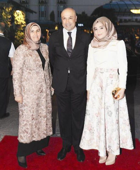 Hatice Tamince kimdir yaşı kaç Fettah Tamince'nin evlenecek kızı - Resim: 1