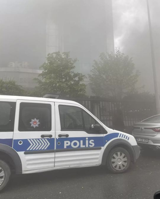 İstanbul'da tekstil atölyesinde yangın çıktı! Ekipler bölgede... - Resim: 0