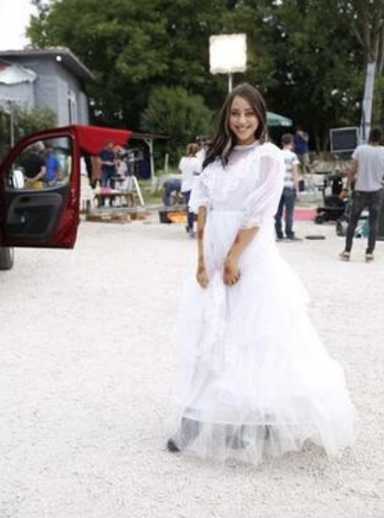 Hamdi Alkan'ın kızı Zeynep Alkan gelin oldu babasıyla aynı sette çalışıyor - Resim: 2