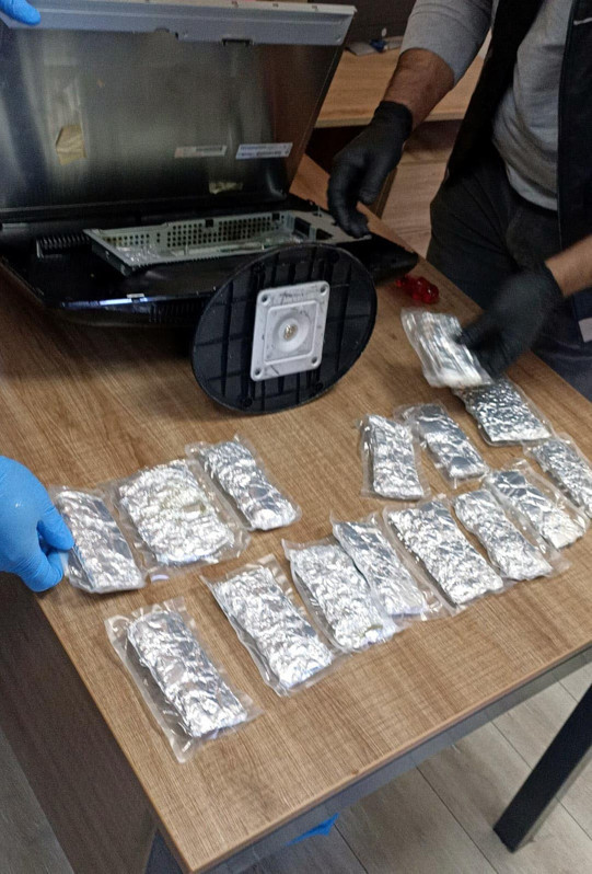 Bolu'da hemşirenin aracından ilaç yerine çıkanlar yok artık dedirtti - Resim: 0