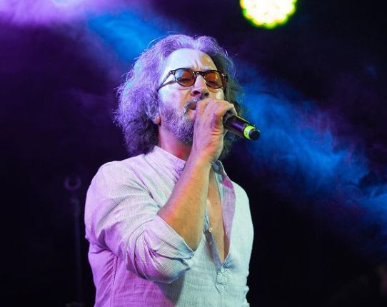 Fettah Can'ın herkesten gizlediği sır: Sahneye gözlükle çıktı, sebebini itiraf etti! - Resim: 1