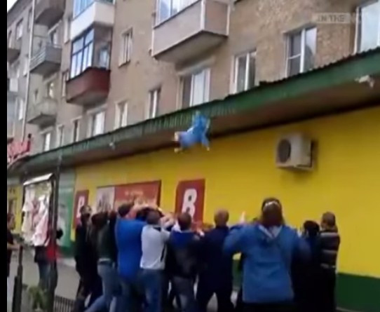 Oğlunu beşinci kattan aşağıya attı herkes bu babayı konuşuyor - Resim: 4