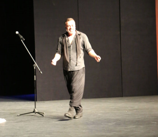 Ünlü komedyene büyük şok! Boş koltuklara gösteri yaptı - Resim: 2