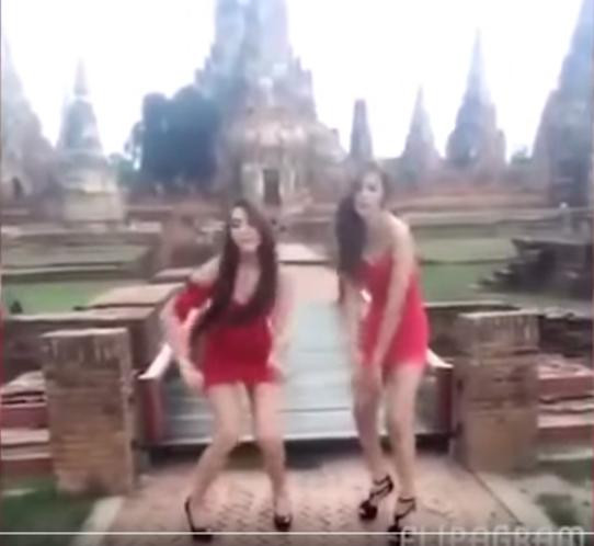 Tapınakta dans eden kızlara büyük tepki! - Resim: 3