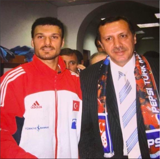 Alpay Özalan kimdir kaç yaşında Engin Özkoç'u o mu yumrukladı? - Resim: 2