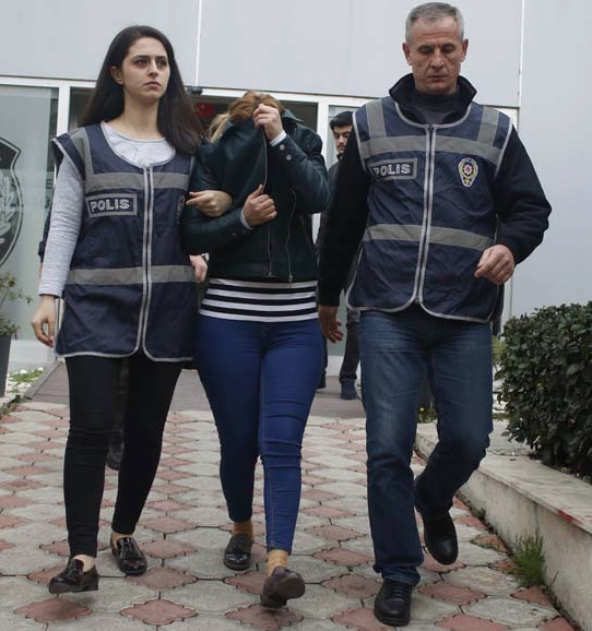 Sevgilisinin cep telefonu üzerinden şifreli fuhuş! Deşifre oldular - Resim: 2