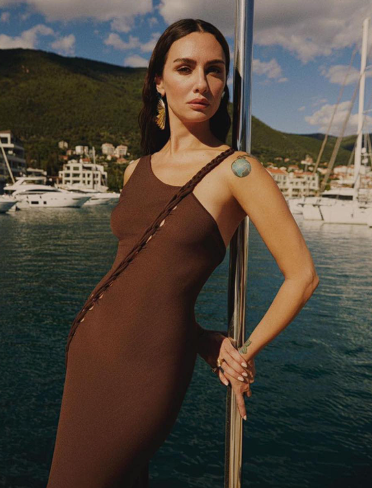 İbrahim Çelikkol, Birce Akalay'ın omzundan öptü! Şaşırtan hareket sosyal medyayı salladı - Resim: 4