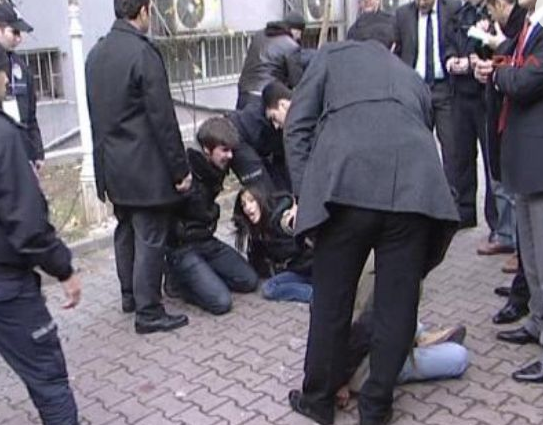 Gül'ü böyle protesto ettiler - Resim: 2