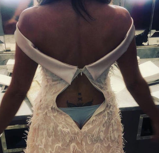 Fermuarı patlayınca katıldığı davette rezil oldu iç çamaşırlı halini bakın nasıl paylaştı - Resim: 2