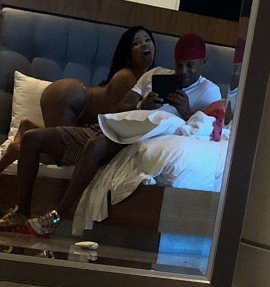 Dünyaca ünlü sanatçının sabıkalı sevgilisiyle yatak pozu olay oldu - Resim: 3